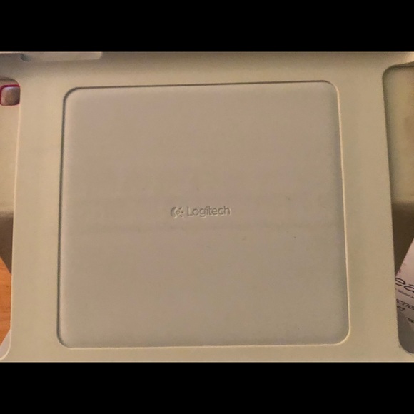 💻 iPad Logitech 920-005445 keyboard Folio - Picture 5 of 8